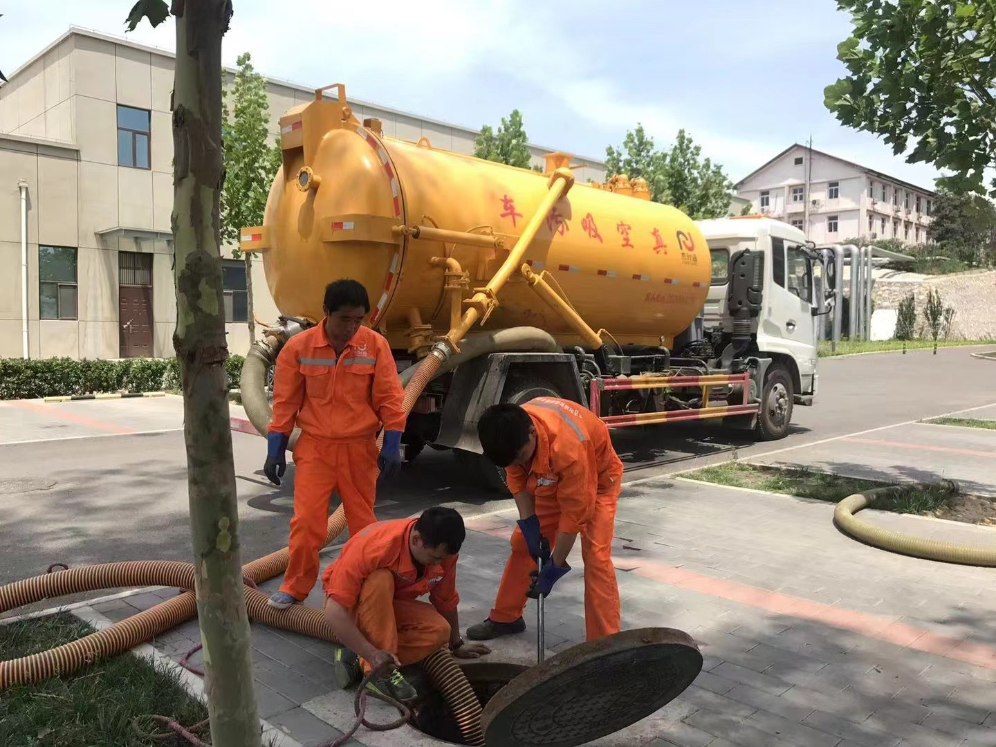 贾汪化粪池清理与5-8吨吸粪车施工效率分析